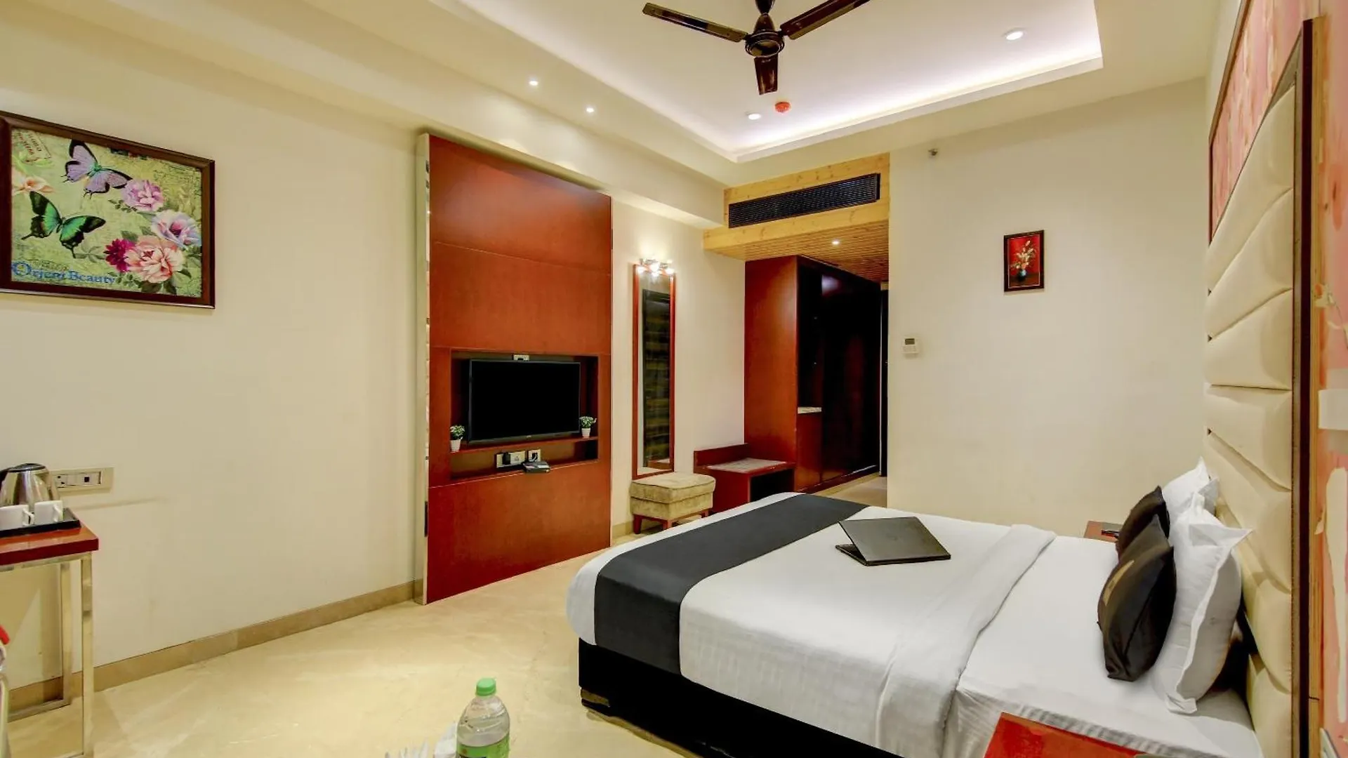 Townhouse Oak Hotel C Pearls Delhi   Delhi (National Capital Territory of India)