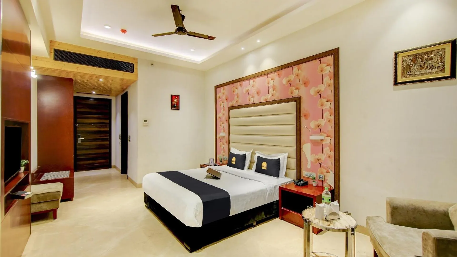 ****  Townhouse Oak Hotel C Pearls Delhi  India