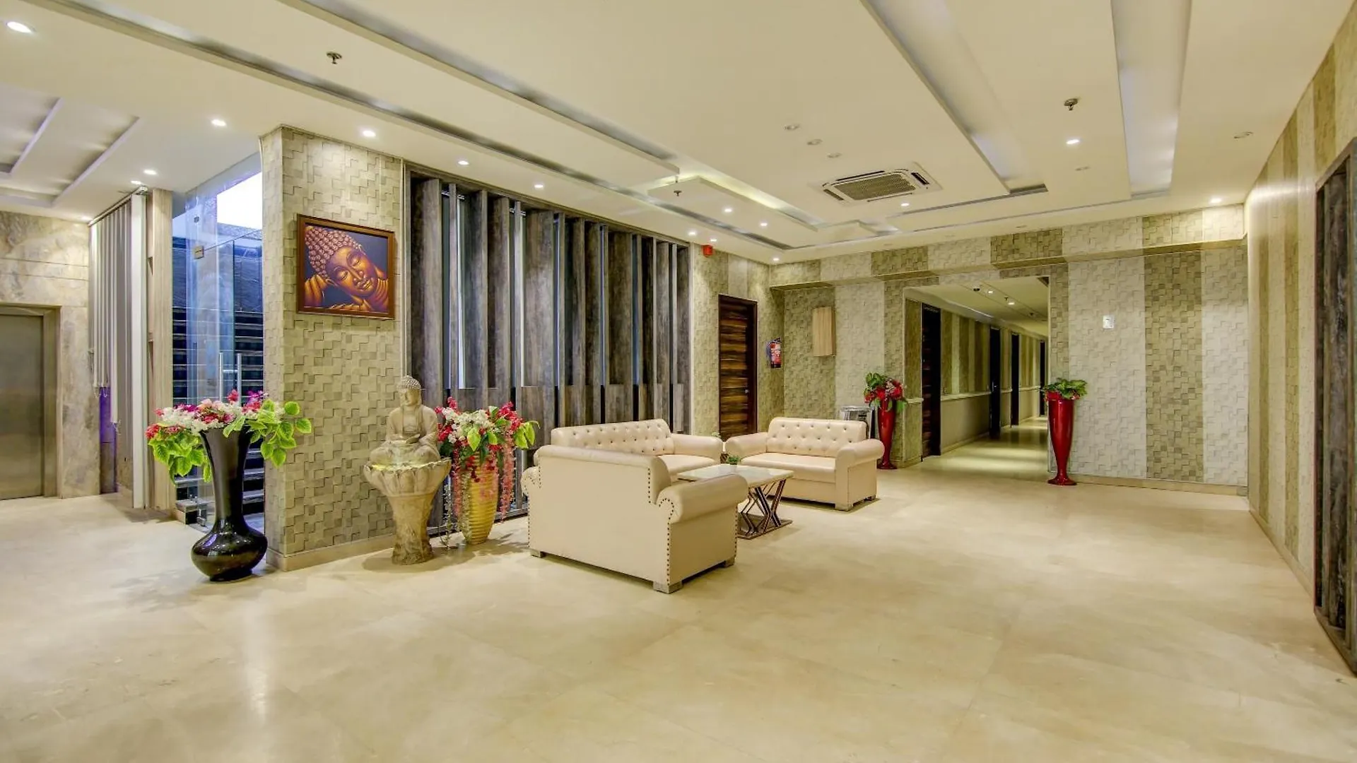 Townhouse Oak Hotel C Pearls Delhi  4*, Delhi (National Capital Territory of India)